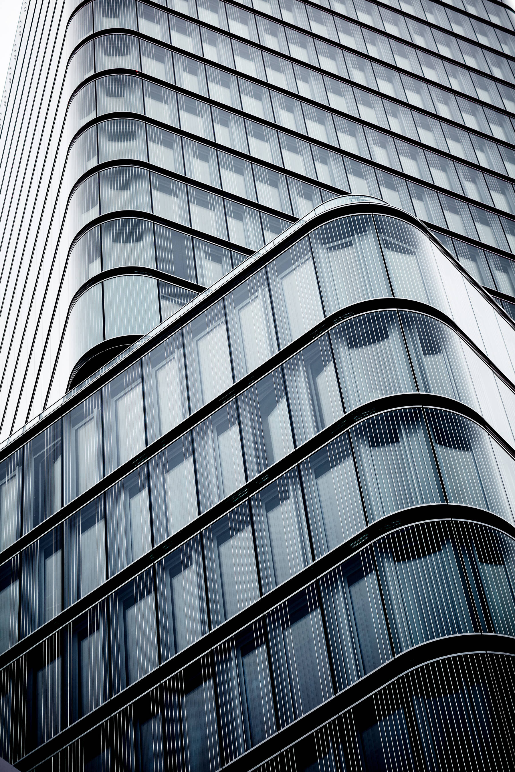 The Porsche Design Tower is an outstanding reference project featuring ISOLAR glass, combining exclusive architecture with high-quality glass solutions for maximum transparency and design quality.