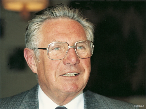 Porträt von Alfred Arnold, dem Gründer von Arnold Glas, einem traditionsreichen Unternehmen der deutschen Glasindustrie.